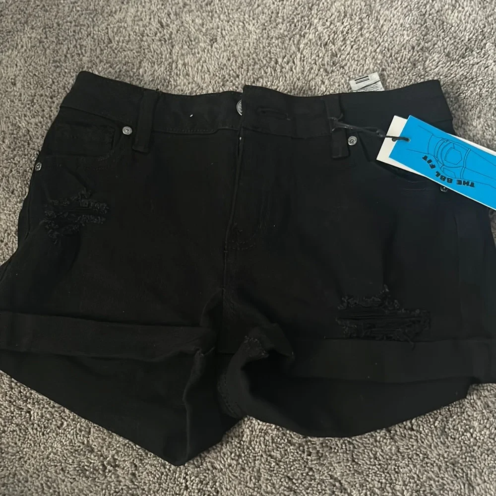 black shorts - Picture 1 of 2